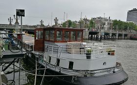 Houseboat Rose